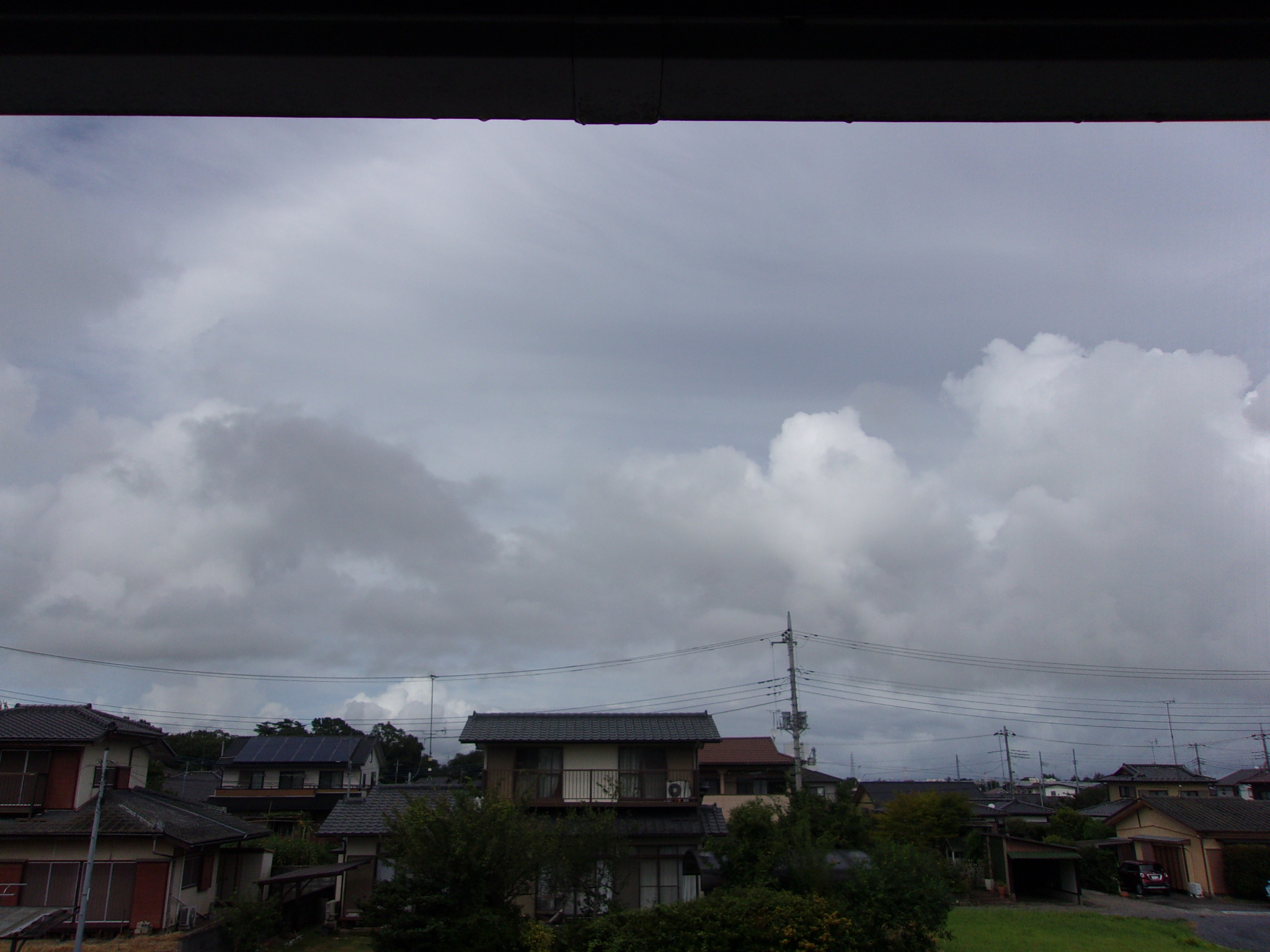 雨　降る　230827